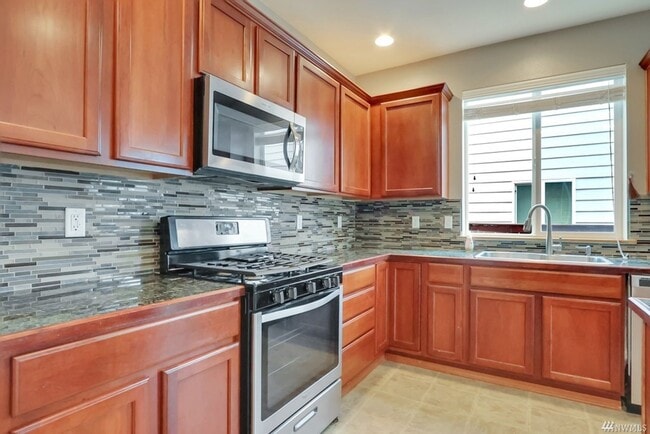 Building Photo - Beautiful home on corner lot!