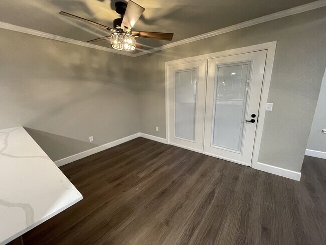 Building Photo - Modern 2 Bedroom Condo