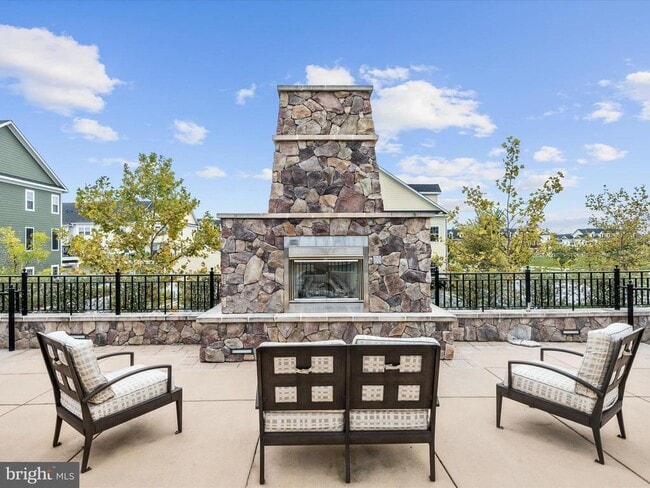 Building Photo - 5803 Lois Ln