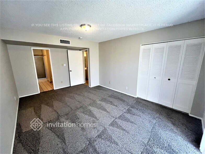 Building Photo - 4607 W Orangewood Ave