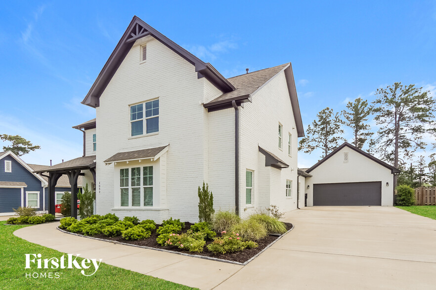 Building Photo - 1052 Crestview Ridge