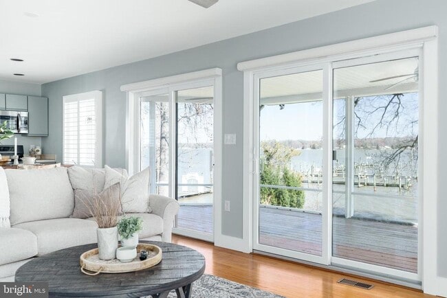 Building Photo - 26 Park Ln