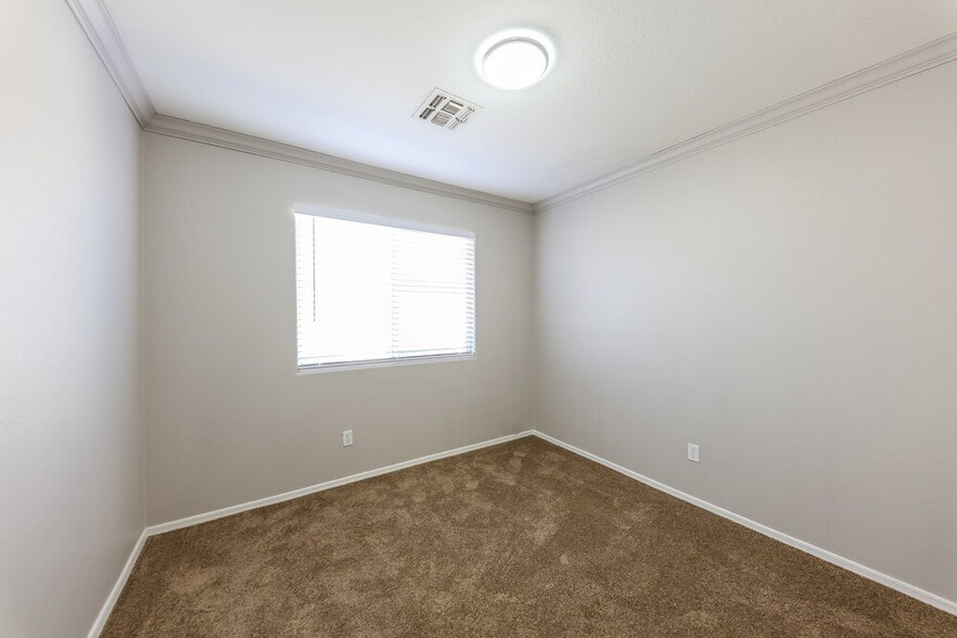 Building Photo - 8019 W Alex Ave