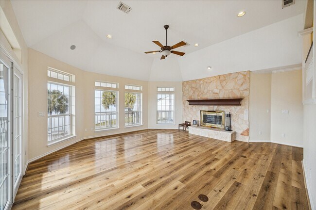 Building Photo - 22621 Bay Point Dr