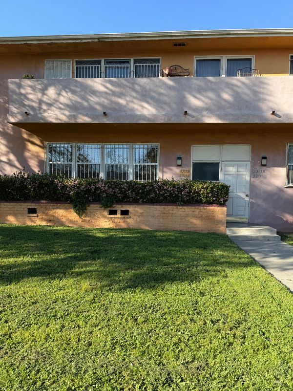 Building Photo - 3311 1/2 W 78th St