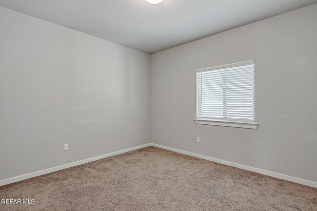 Building Photo - 12616 Zollinger Ave