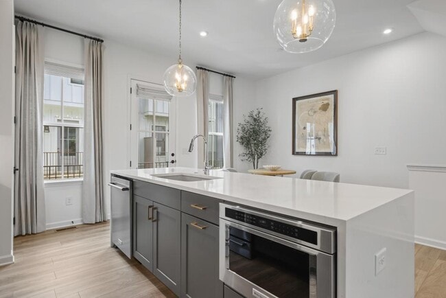 Building Photo - 121 Chestnut Cir