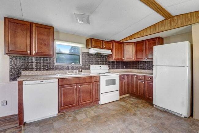 Building Photo - 2 BR, 2 BA Mobile Home w/ 2-Car Detached G...