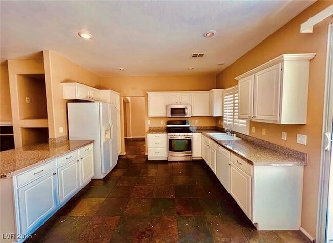 Building Photo - 2455 Silver Sunrise Ln
