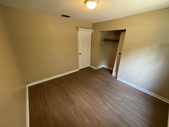 Building Photo - 4x2 large home for rent!