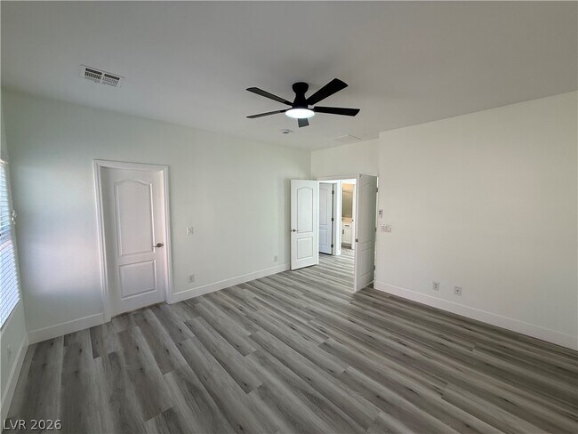 Building Photo - 5568 Jelsma Ave