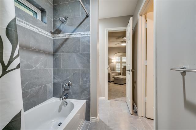 Building Photo - 6423 Windsong Dr