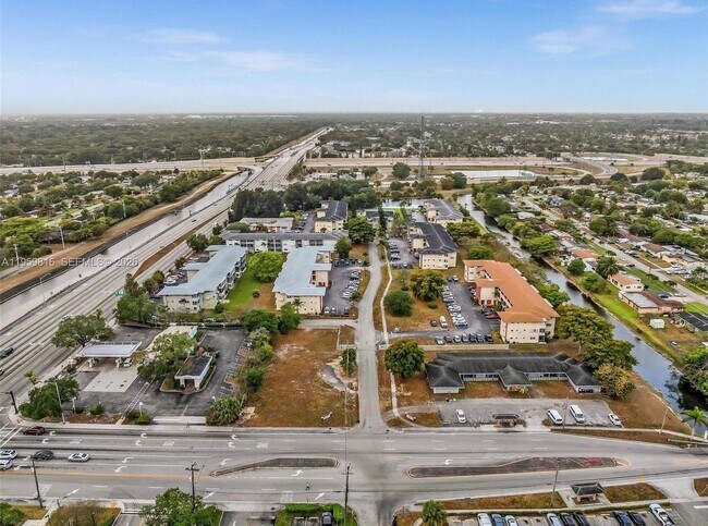 Building Photo - 4731 NW 10th Ct