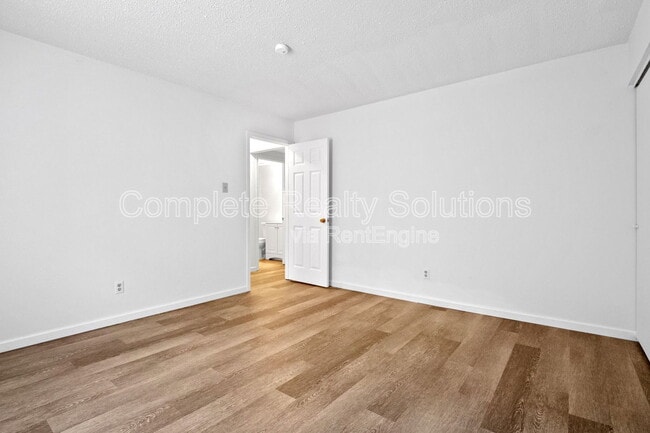 Building Photo - 318 Mt Everest Dr