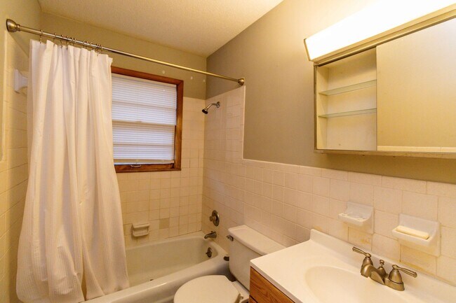 Primary Photo - 3605 S Rock Quarry Rd