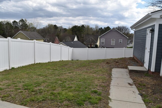 Building Photo - 2035 Golden Ridge Ln