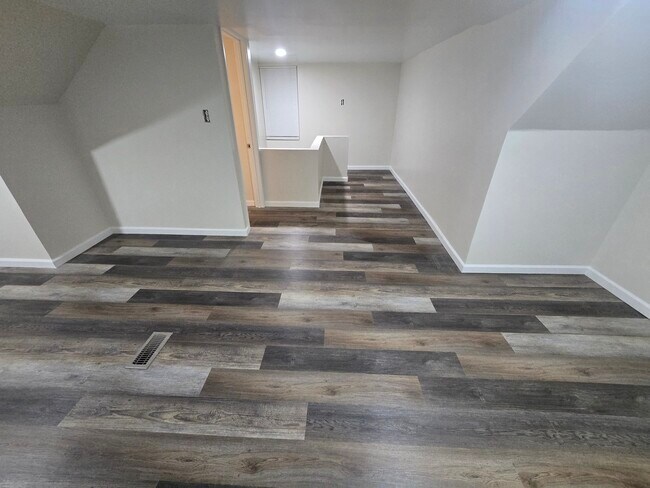 Building Photo - 16522 Murray Hill St