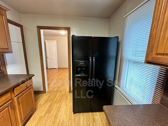 Building Photo - 1216 NE 42nd St