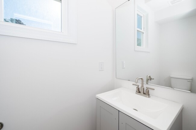Building Photo - 4106 Garland Dr