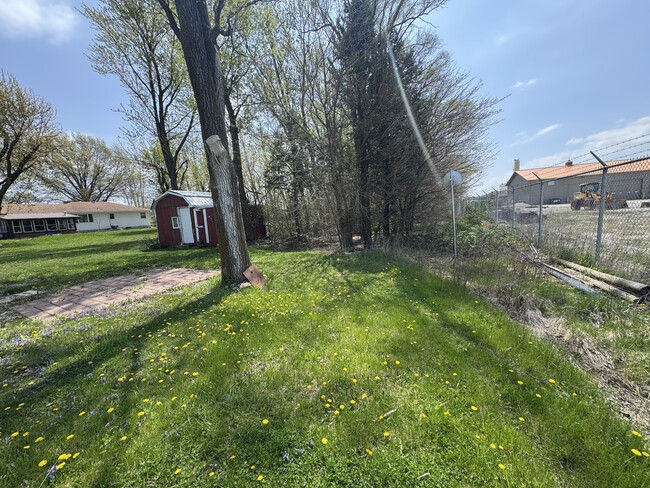 Building Photo - 25402 LaGrange Rd