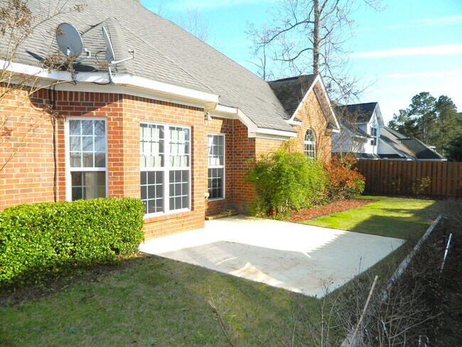 Building Photo - 1101 Brighton Dr