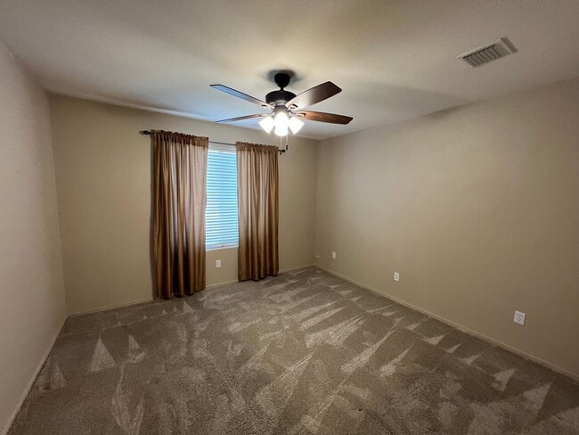 Building Photo - 3 BEDROOM HOME IN FALLS RANCH!