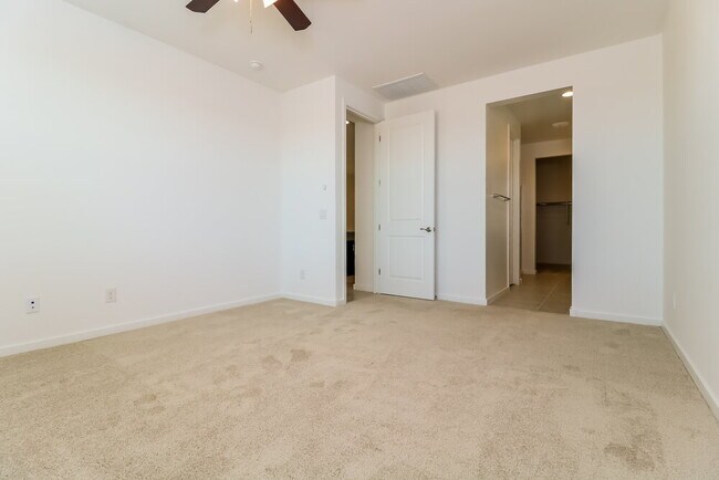 Building Photo - 4426 S 111th Dr