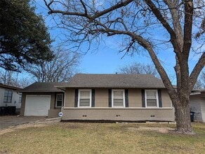 Building Photo - 2716 Bilglade Rd