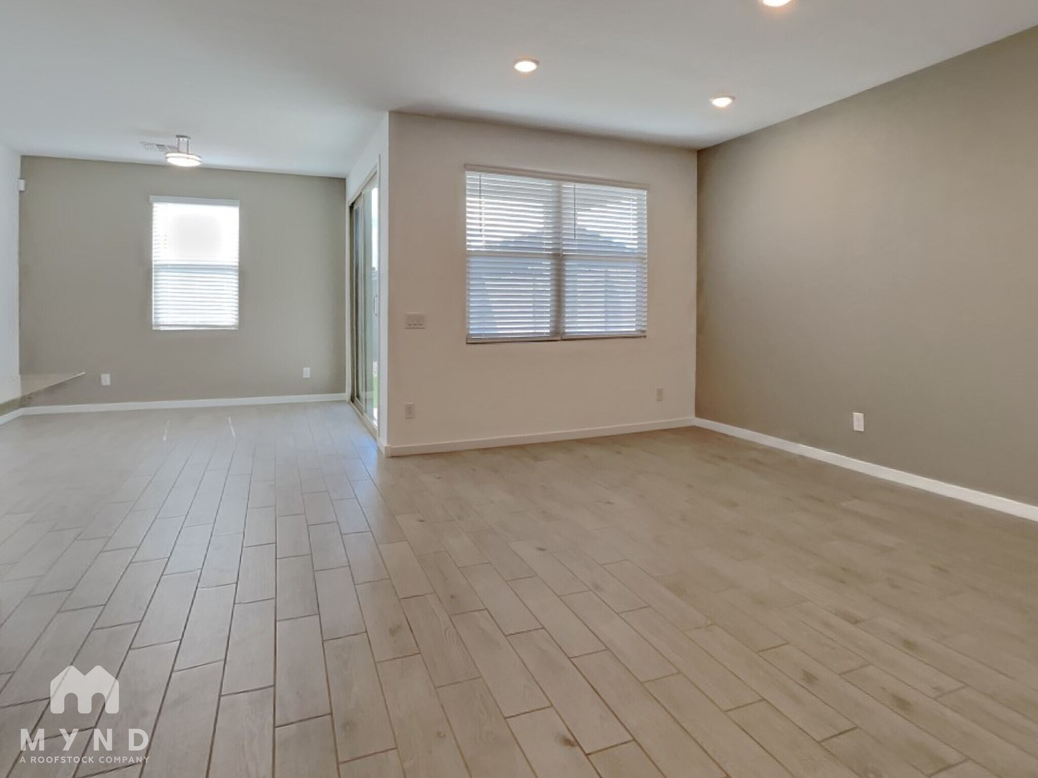 Building Photo - 17335 W Sunnyslope Ln