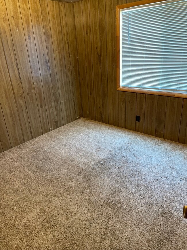 Building Photo - 630 N Adam Dr