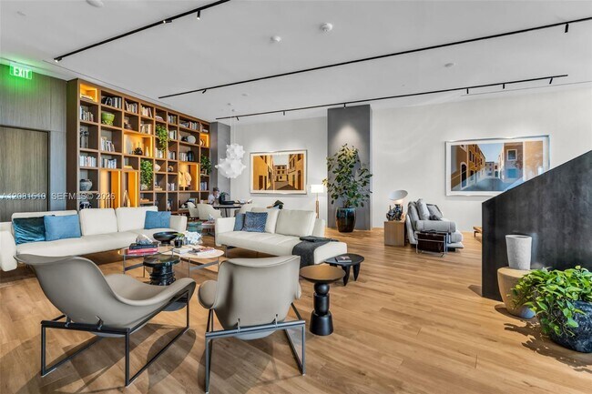 Building Photo - 1400 Biscayne Blvd