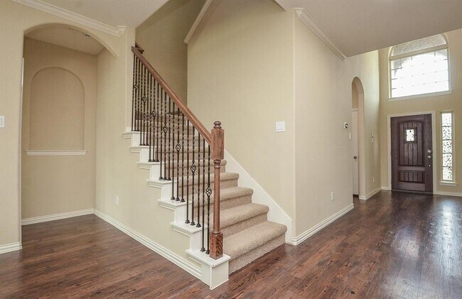 Building Photo - 6523 Point Hollow Ln