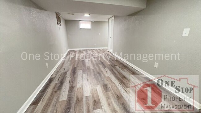 Building Photo - Beautiful 5 Bedroom 2 Bathroom Home in Kan...