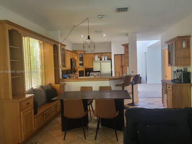 Building Photo - 1368 Majesty Terrace