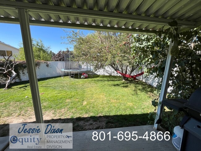 Building Photo - 1043 Sharp Mountain Dr