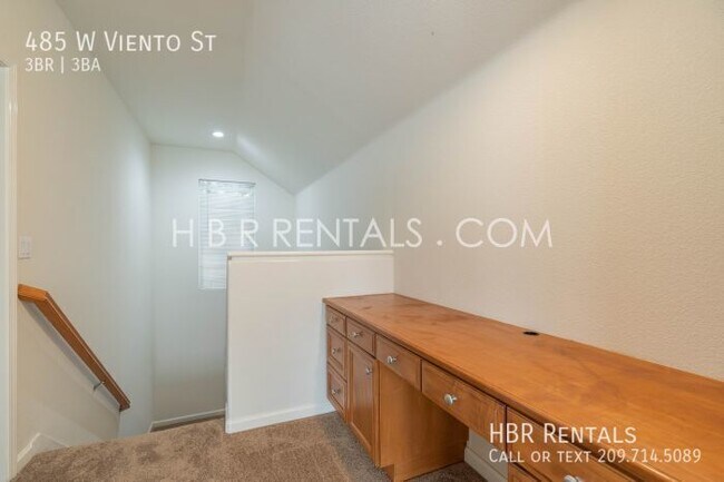 Building Photo - 485 W Viento St