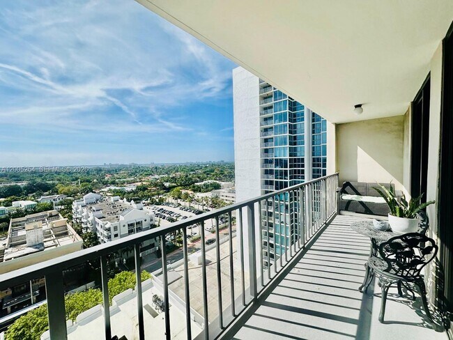 Building Photo - 2625 Collins Ave