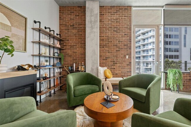 Building Photo - 800 W 5th St