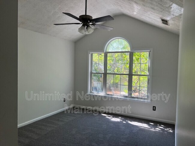 Building Photo - 5895 Terremont Cir