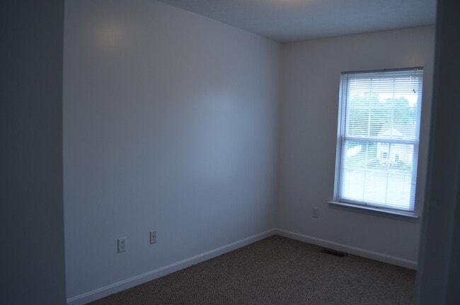 Building Photo - 171 Sandy Ln
