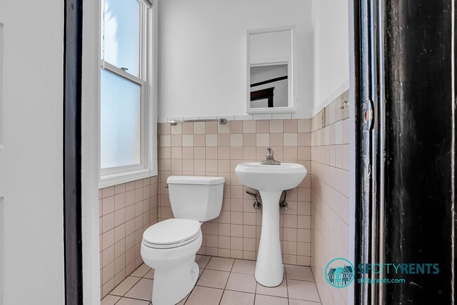 Building Photo - Russian Hill: Sunny Single Family Home w/ ...