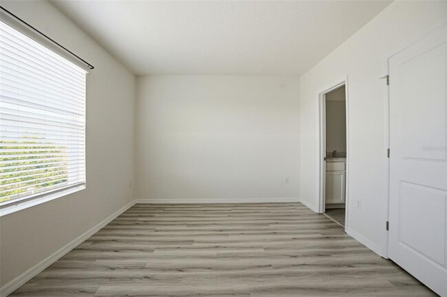 Building Photo - 5323 Dragonfly Dr