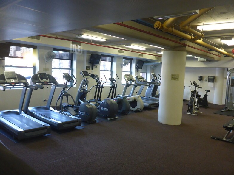 Building Photo - 165 N Canal St