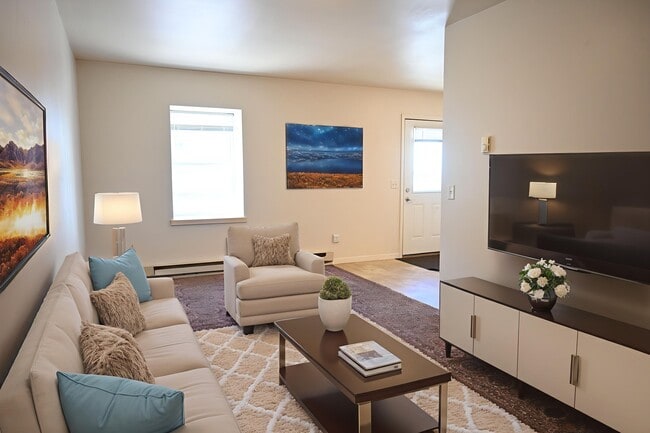 Building Photo - 100 E Clark St