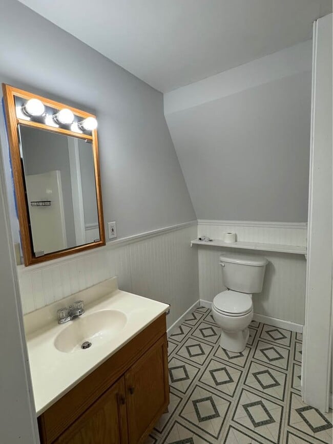 Building Photo - 49 Glenwood Ave