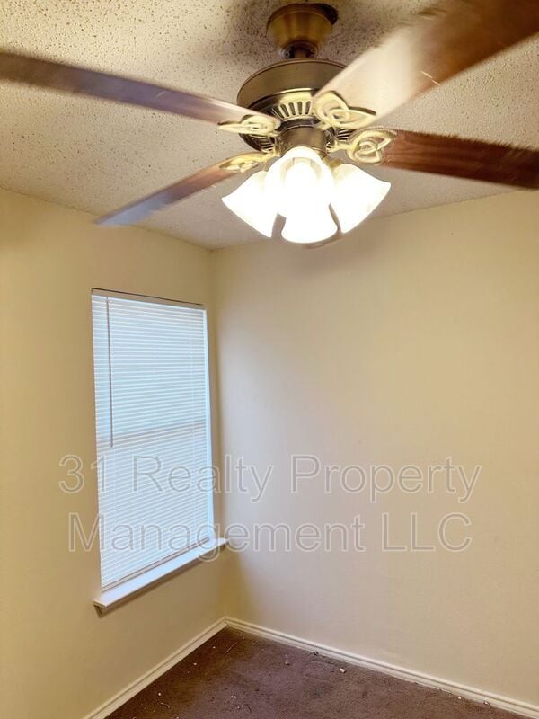 Building Photo - 912 Fairbanks Cir