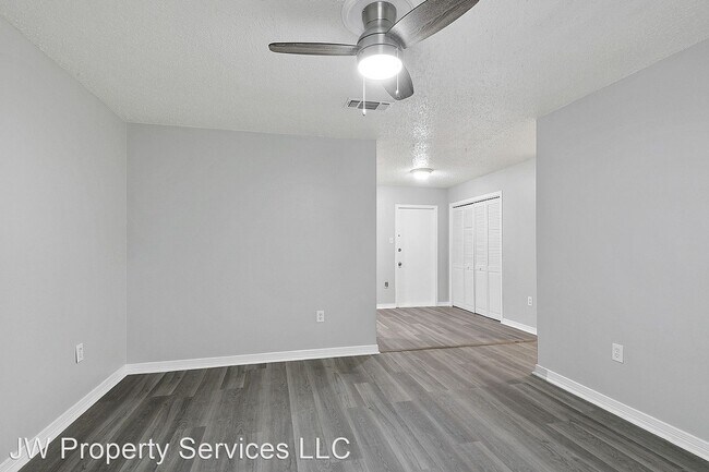Building Photo - 3 br, 1 bath House - 845 Pine Street