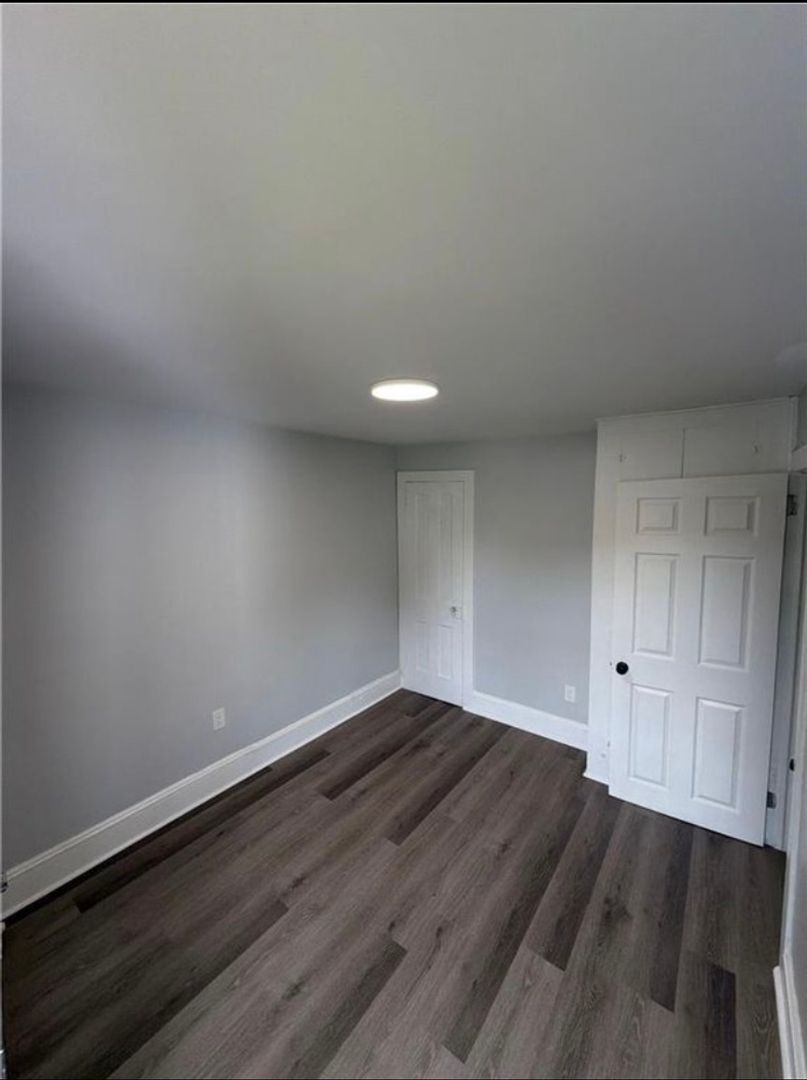 Building Photo - 225 Zerby Ave