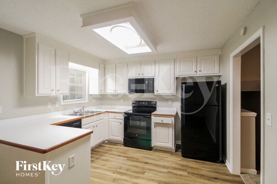 Building Photo - 5354 Crown Oaks Dr