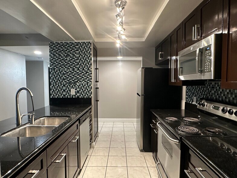 Remodeled Kitchen - 600 W 9th St